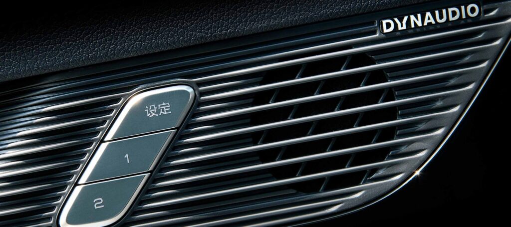 06-01-features-pc-03